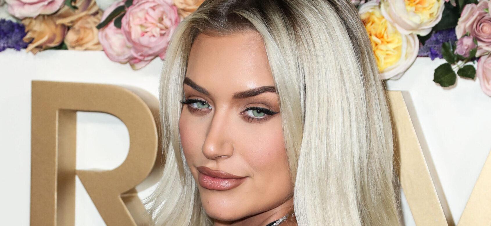 HOLLYWOOD, LOS ANGELES, CALIFORNIA, USA - NOVEMBER 15: 3rd Annual #REVOLVEawards 2019 held at Goya Studios on November 15, 2019 in Hollywood, Los Angeles, California, United States. 15 Nov 2019 Pictured: Anastasia Stassie Karanikolaou. Photo credit: Xavier Collin/Image Press Agency / MEGA TheMegaAgency.com +1 888 505 6342 (Mega Agency TagID: MEGA550318_032.jpg) [Photo via Mega Agency]