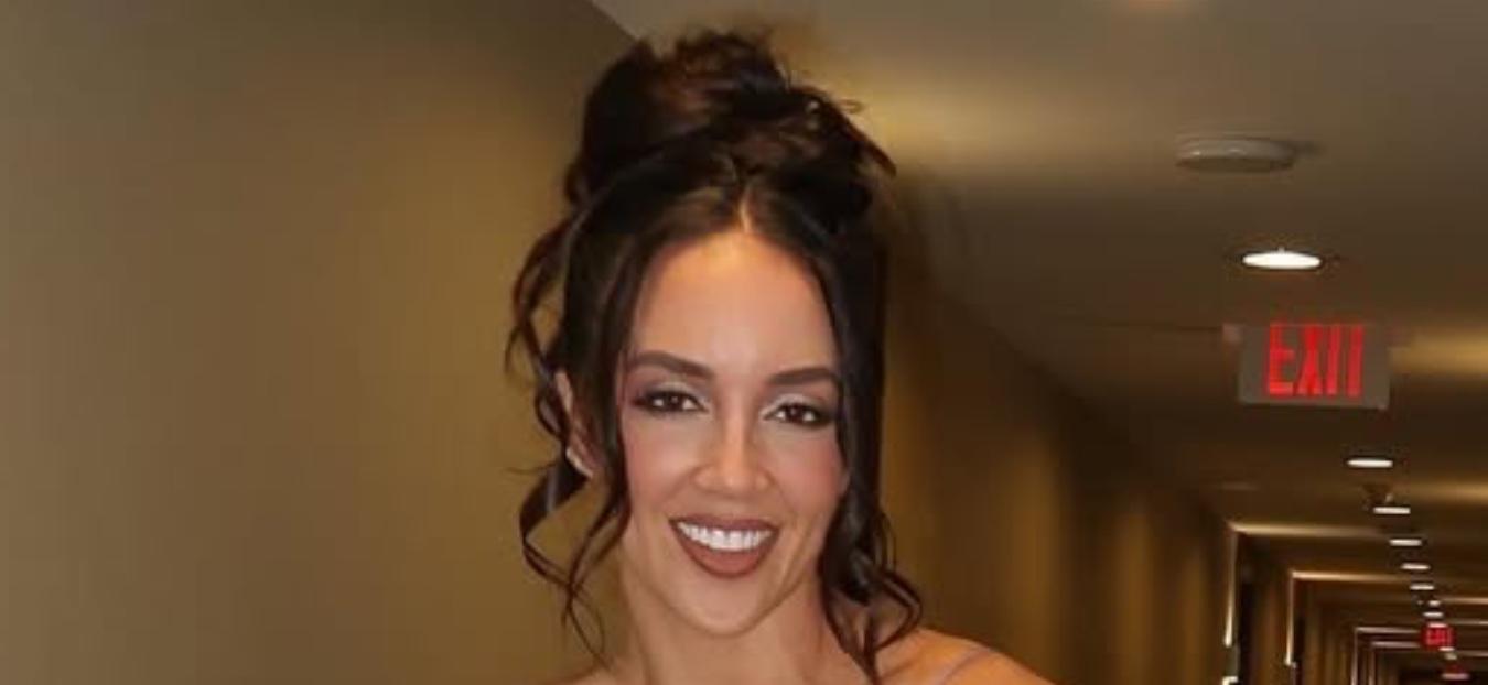 Chelsea Green poses for the camera.
