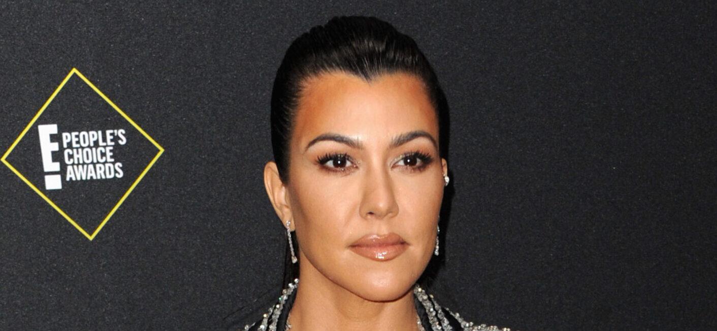 2019 E! People's Choice Awards held at the Barker Hangar in Santa Monica. 10 Nov 2019 Pictured: Kourtney Kardashian. Photo credit: Lumeimages / MEGA TheMegaAgency.com +1 888 505 6342 (Mega Agency TagID: MEGA1185210_028.jpg) [Photo via Mega Agency]