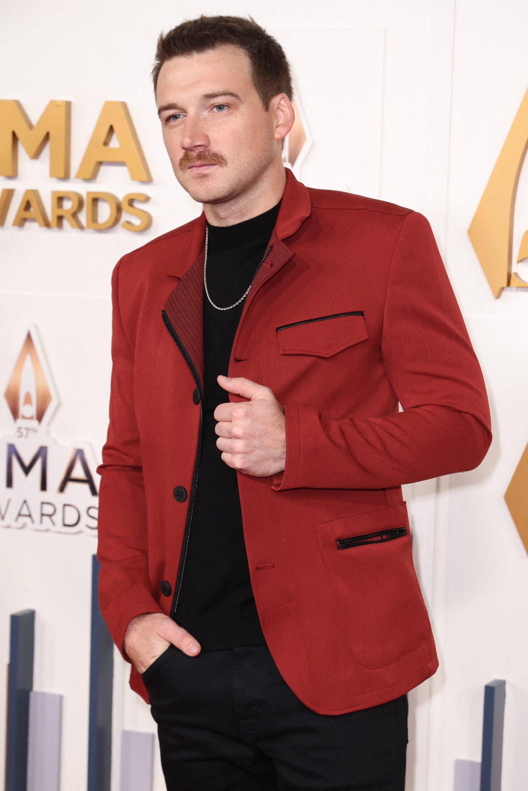 Morgan Wallen berpose di karpet merah.