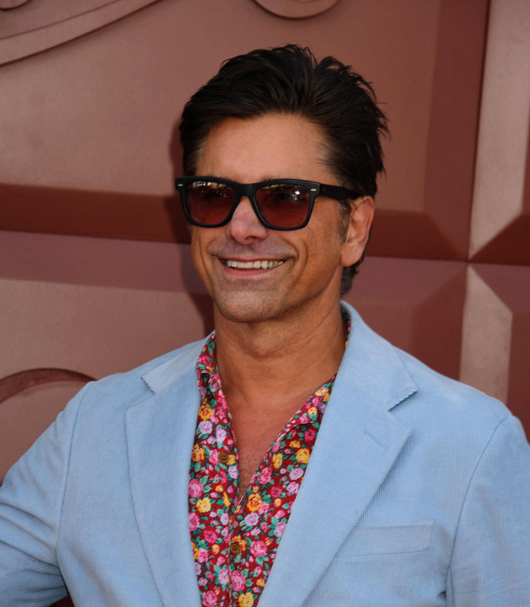 John Stamos di pemutaran perdana Los Angeles dari Warner Bros.