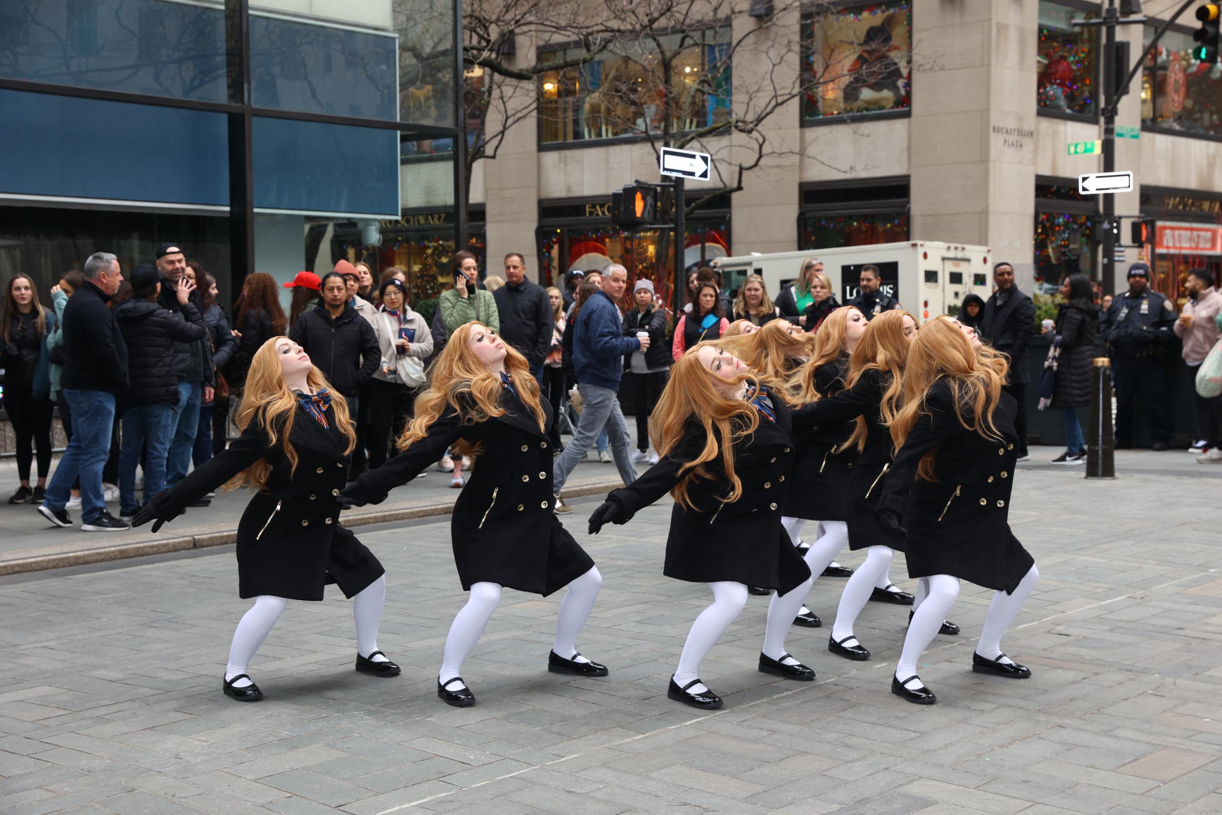 Aktor dari film horor baru M3Gan terlihat tampil di The Today Show Plaza