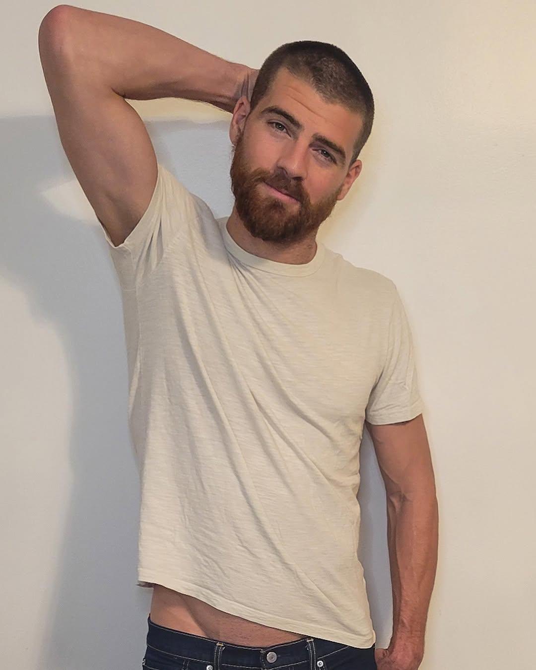 Cashel Burnett berpose
