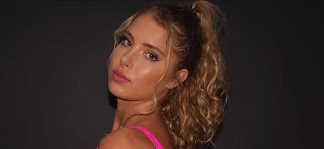 Andreea Dragoi poses for the camera.