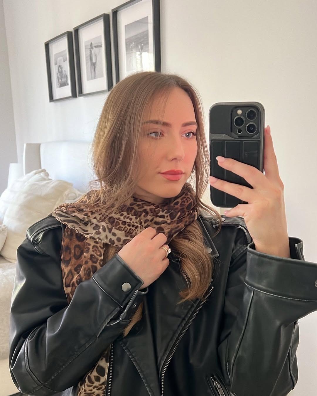 Hailie Jade Mirror Selfie