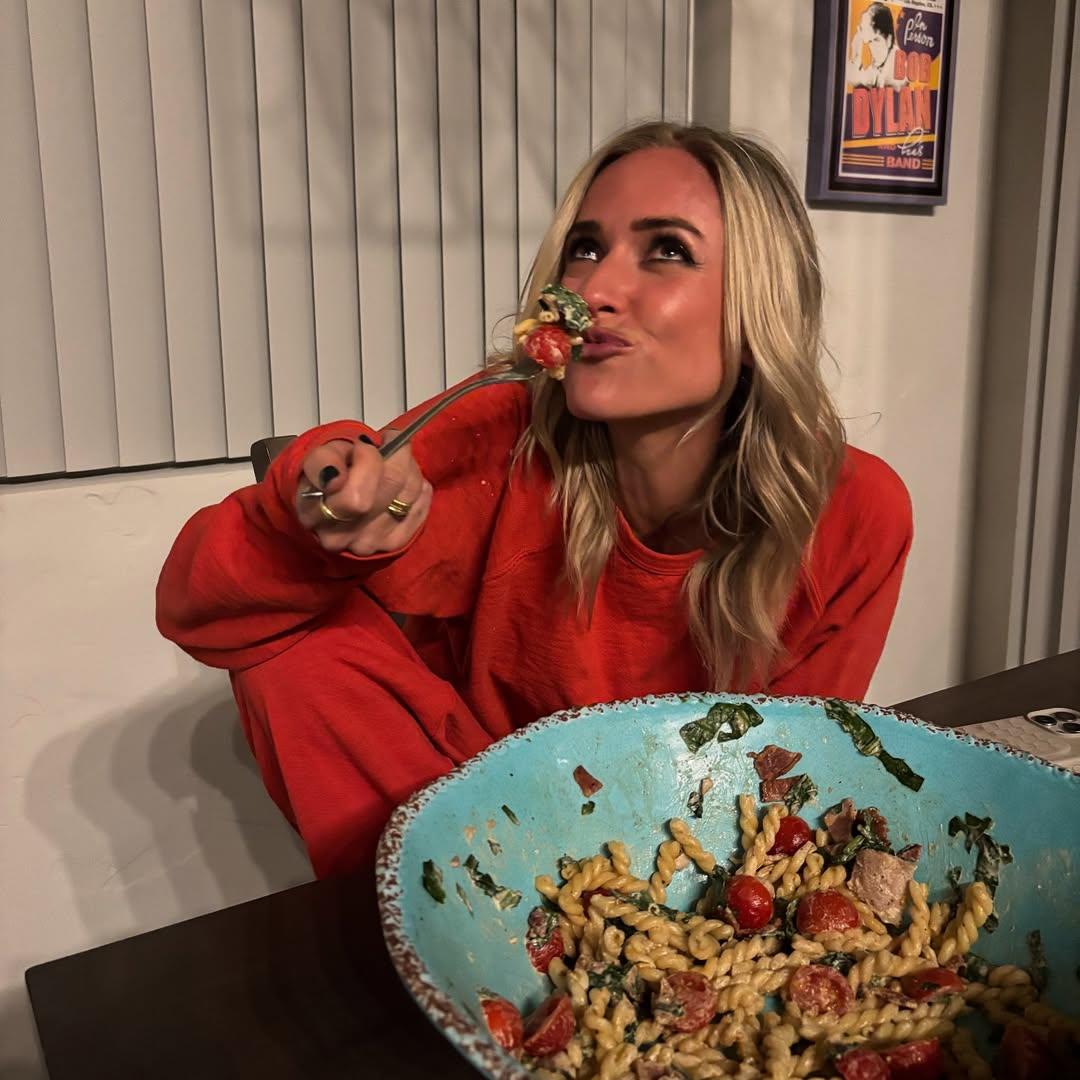 Kristin Cavallari eating