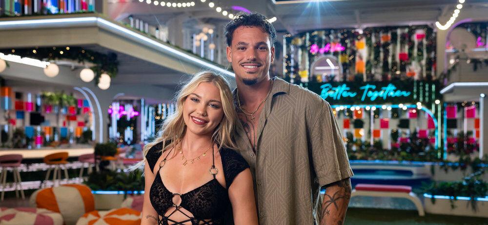 Hannah Fields and Pepe Garcia posing on "Love Island."