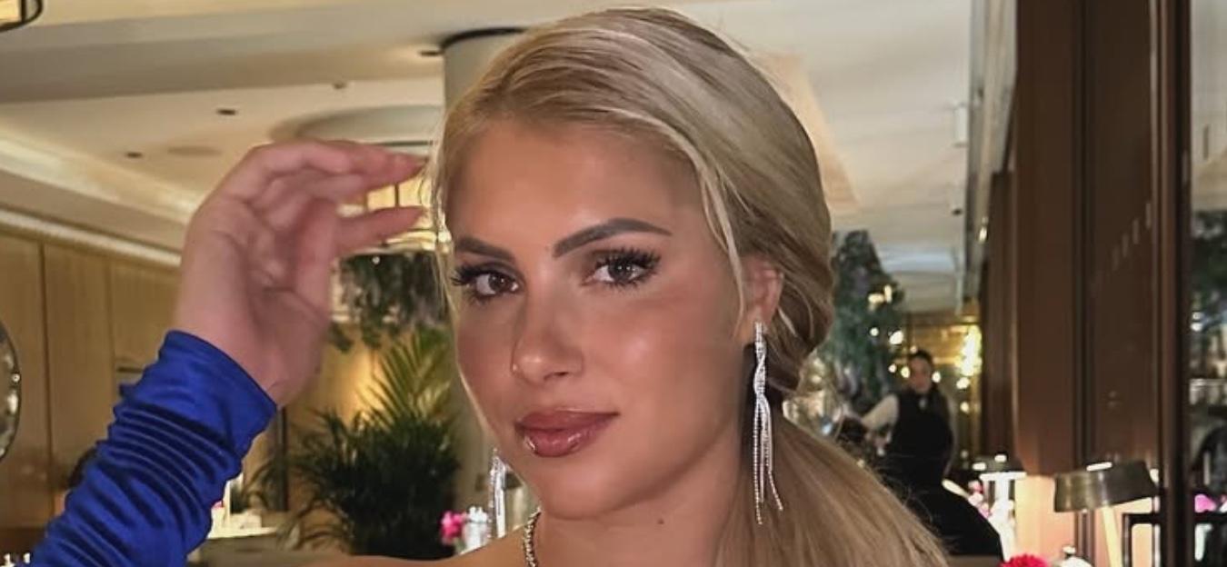 Andreea Dragoi poses for the camera.