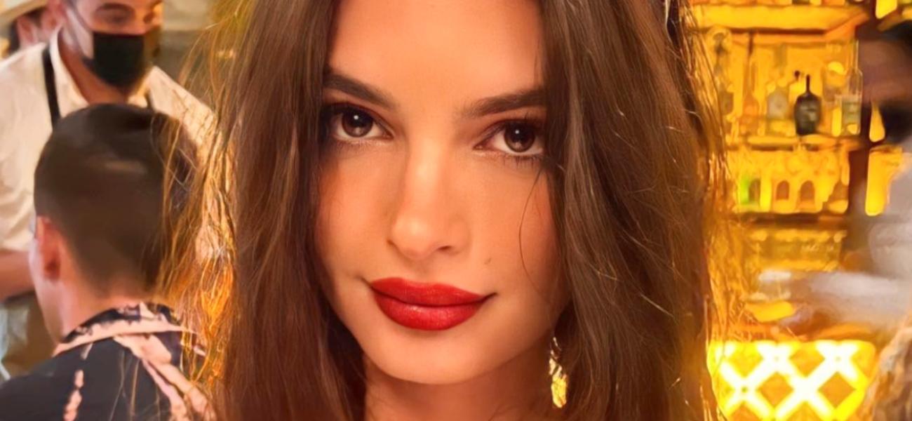 Emily Ratajkowski close up