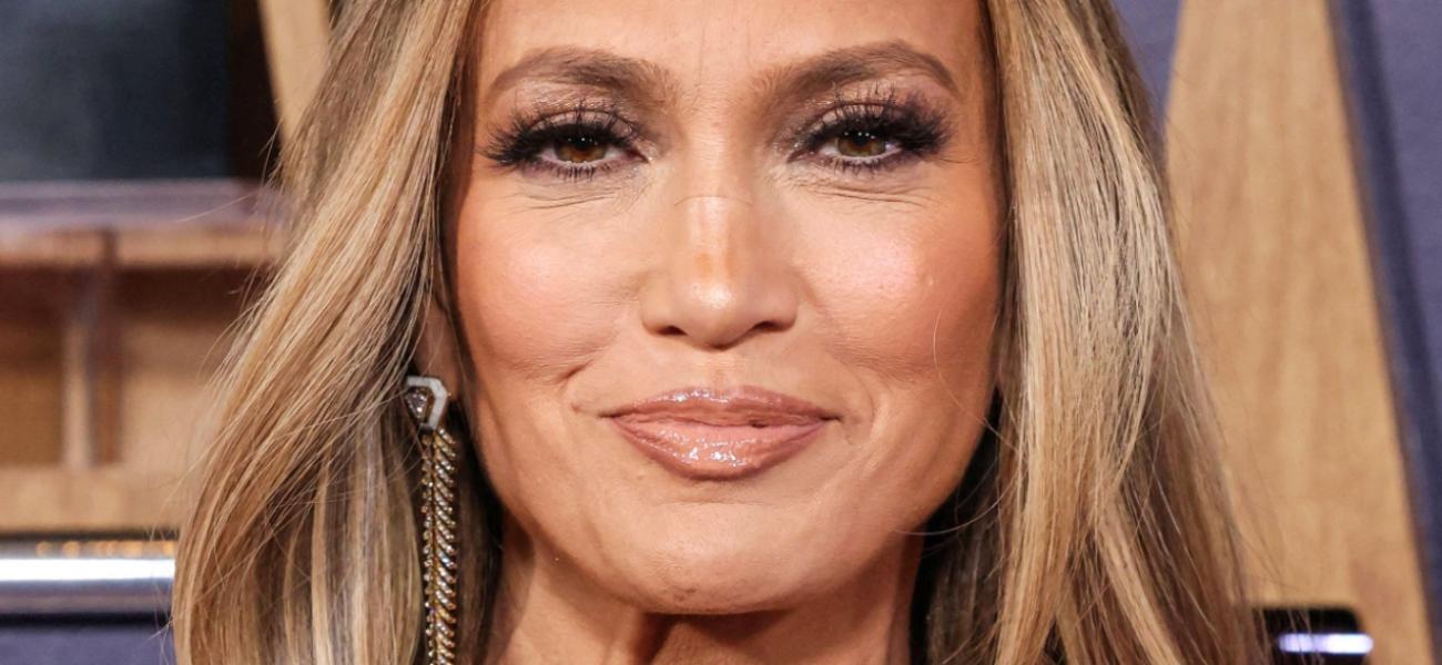 Jennifer Lopez smiling close up