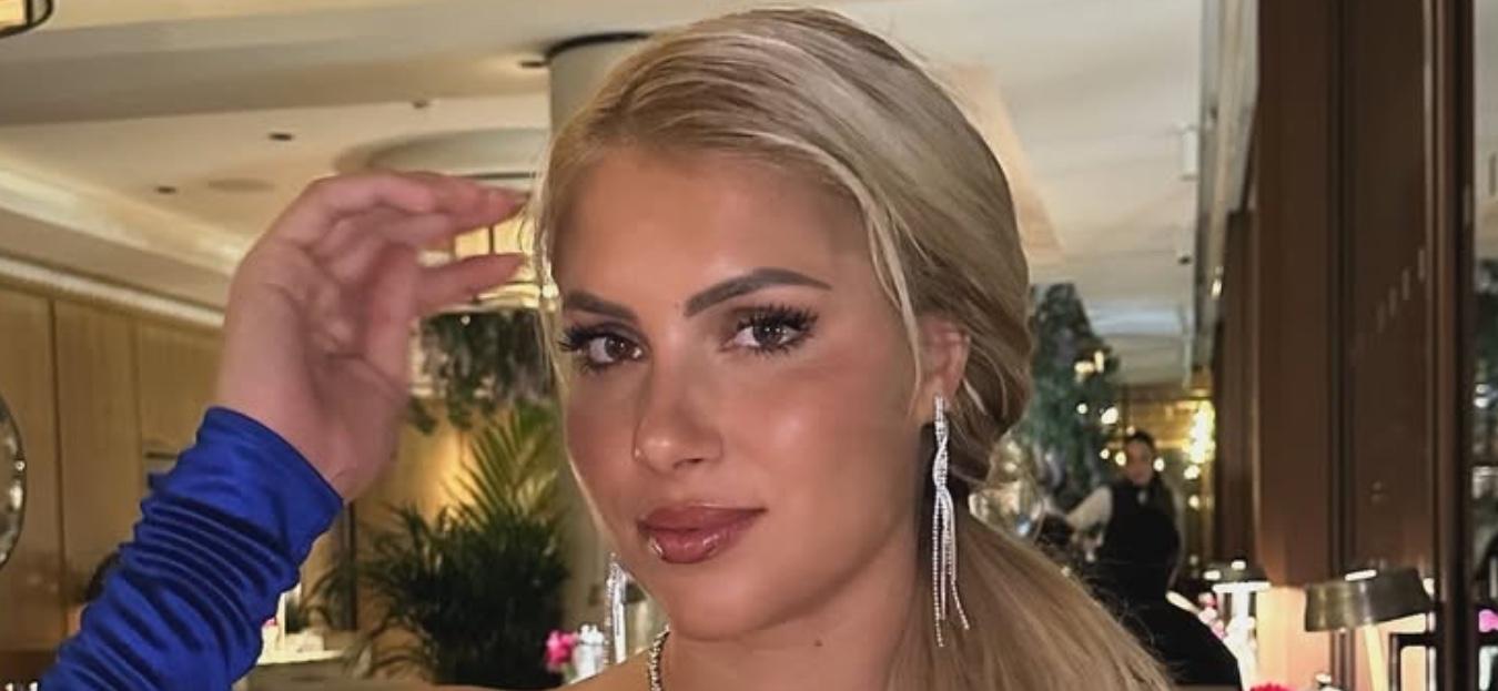 Andreea Dragoi poses for the camera.
