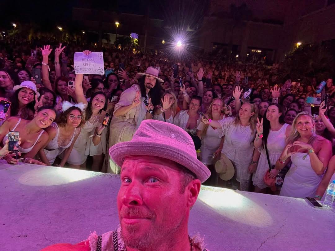 Brian Littrell selfie at concert