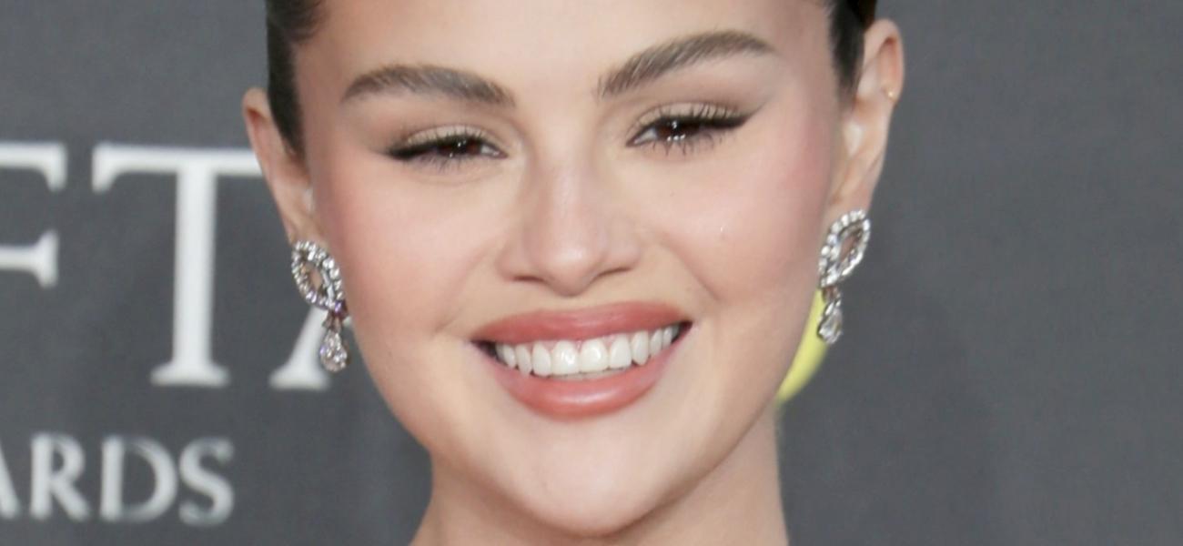 Selena Gomez close up