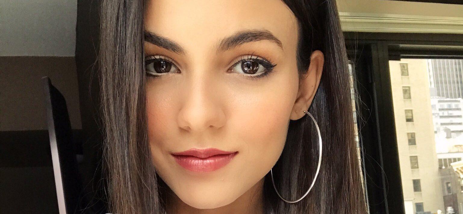 Victoria Justice selfie