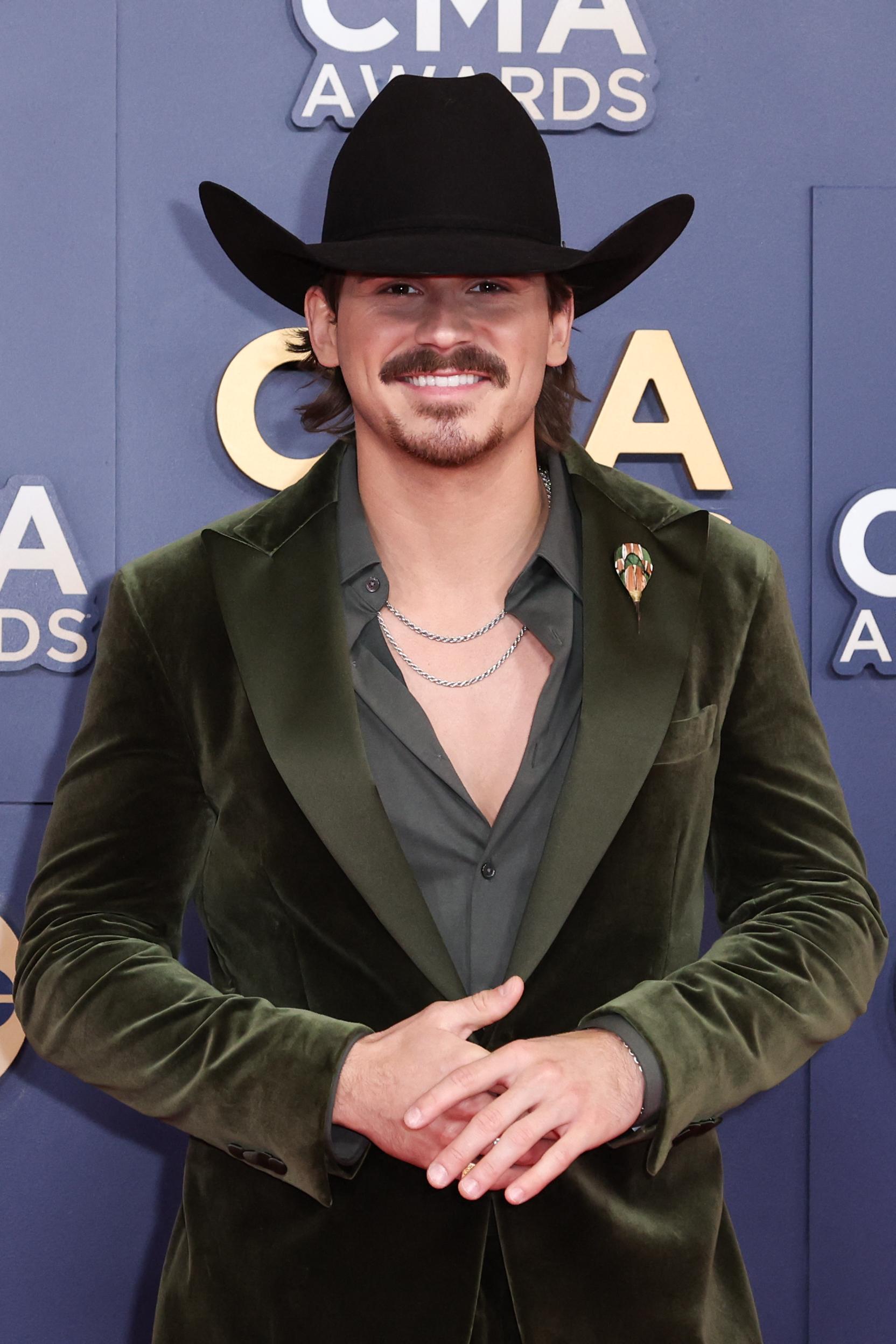 Tucker Weemore em 58º dos prêmios CMA anuais
