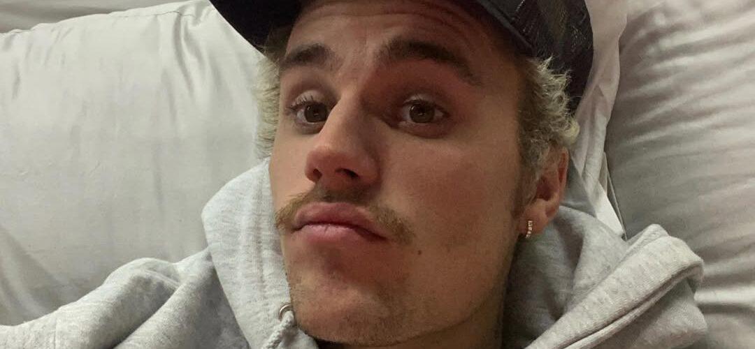 Justin Bieber taking selfie
