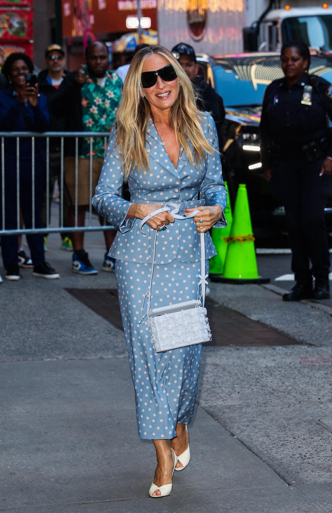 Sarah Jessica Parker is all smiles while arriving to Good Morning America this morning in New York City