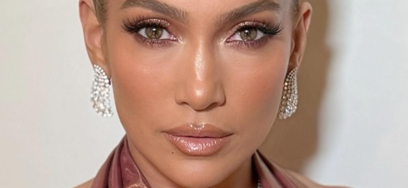 Jennifer Lopez close up