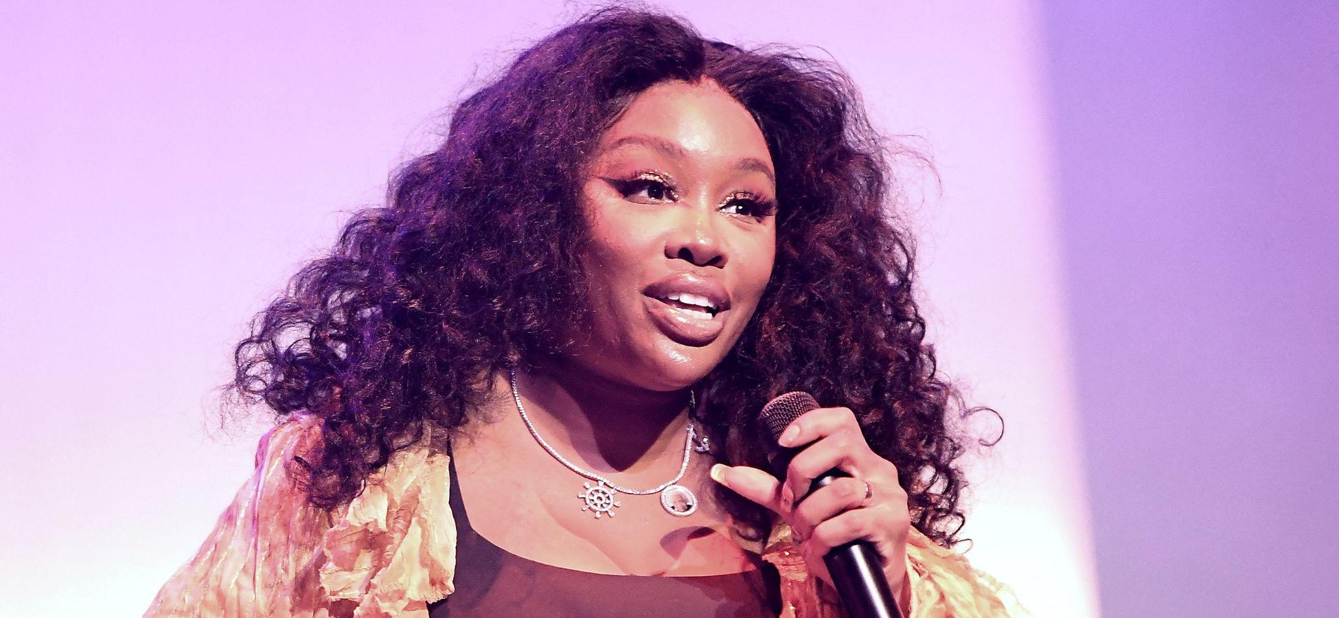 SZA singing