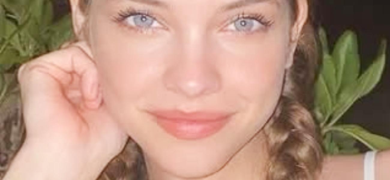 Barbara Palvin close up