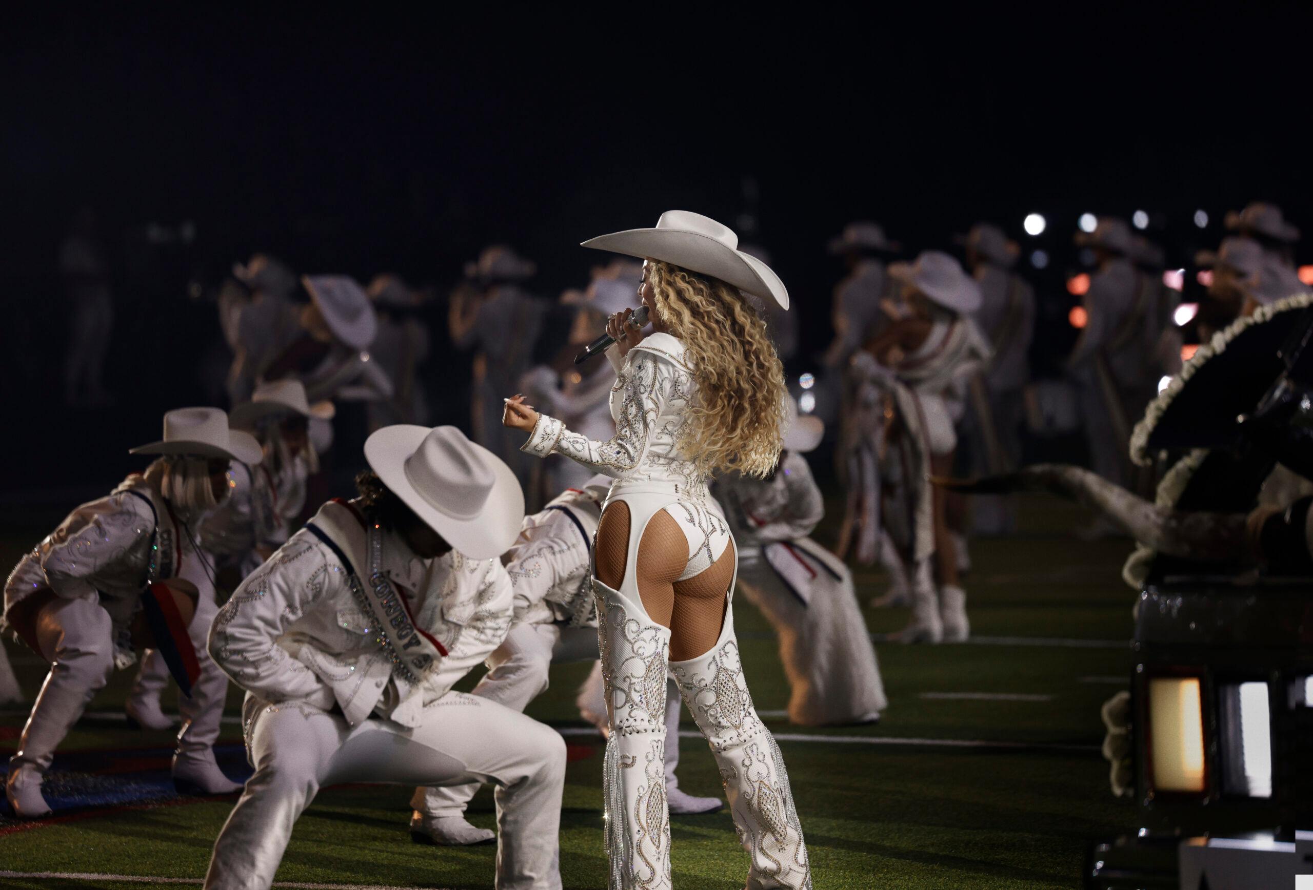 Beyoncé during NFL halftime show. 
