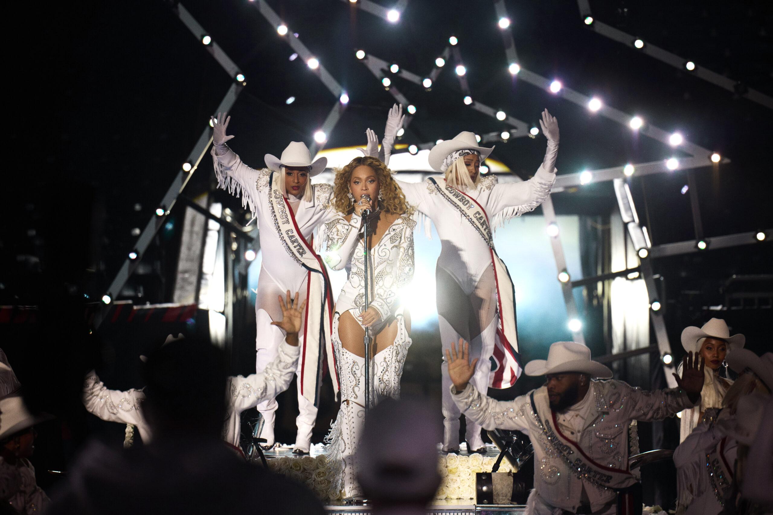 Beyonce during the presentation of the second half of the American Football Association.