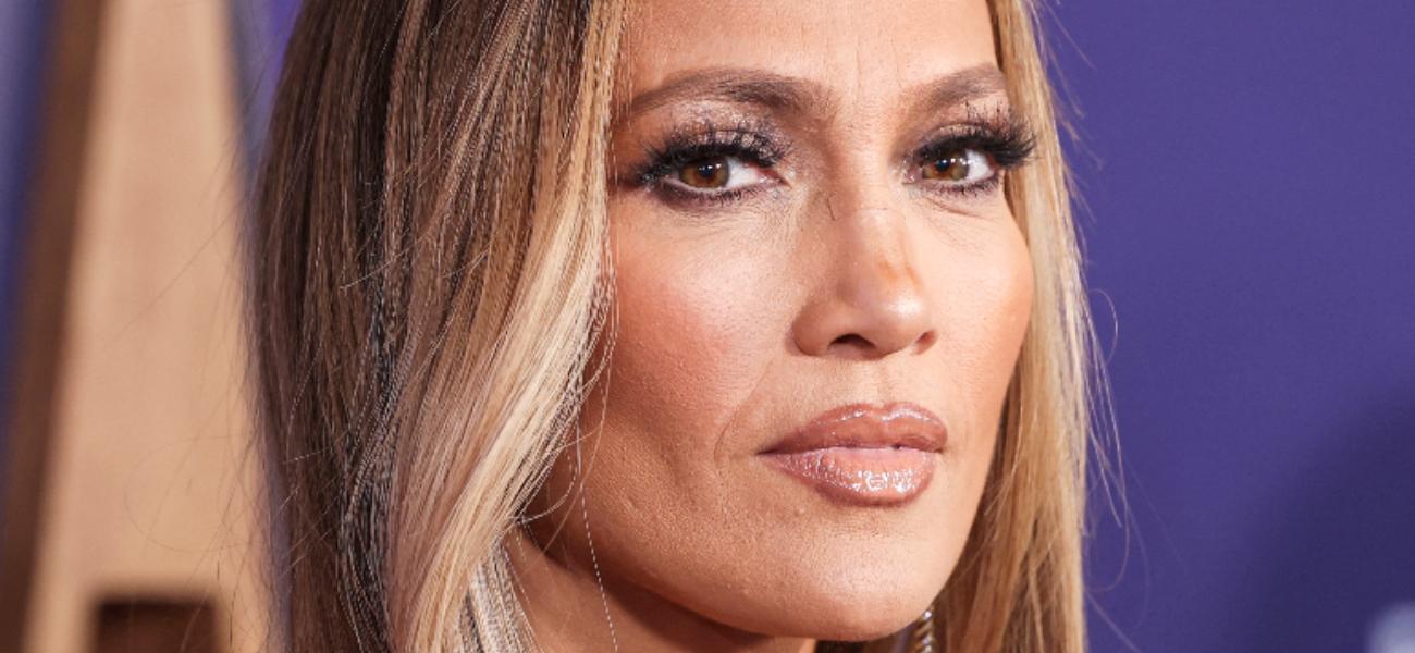 Jennifer Lopez close up