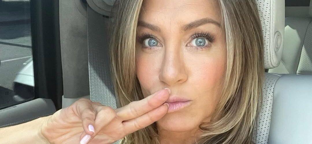 Jennifer Aniston selfie