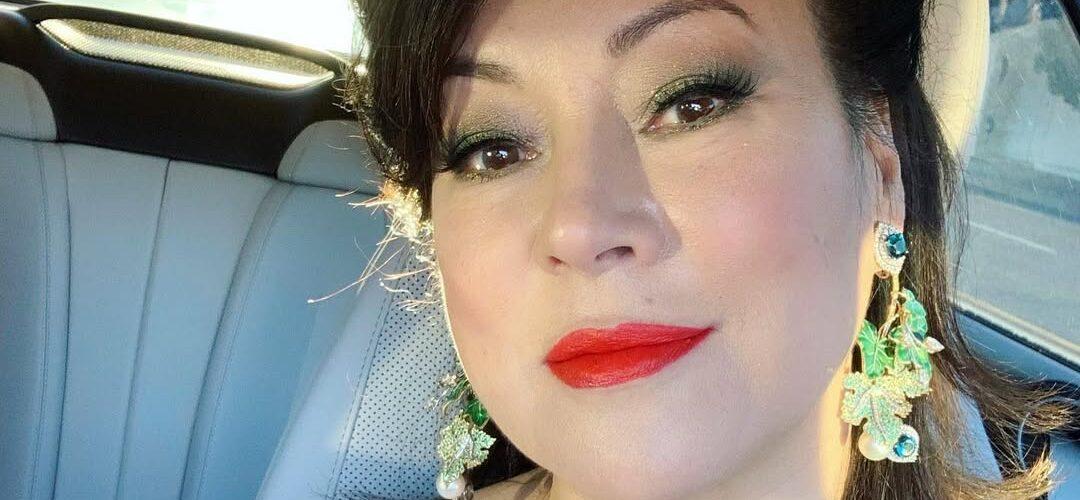Jennifer Tilly car selfie