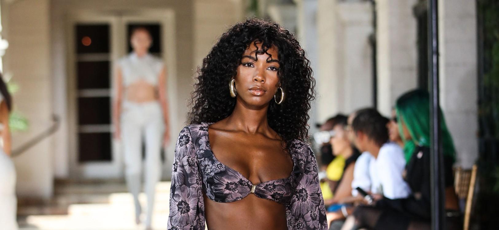 Tatiana Elizabeth on runway