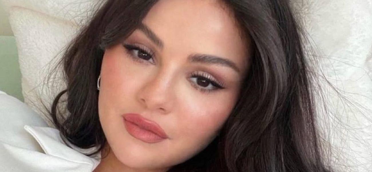 Selena Gomez takes selfie