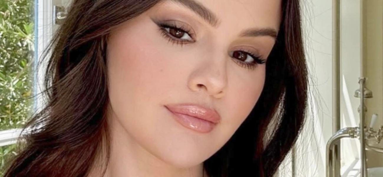 Selena Gomez close up