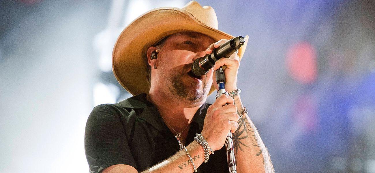 Jason Aldean singing