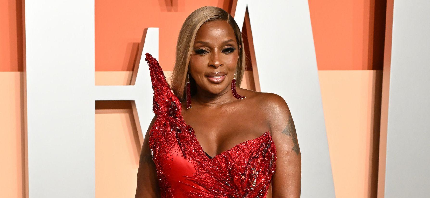 Mary J. Blige smiling