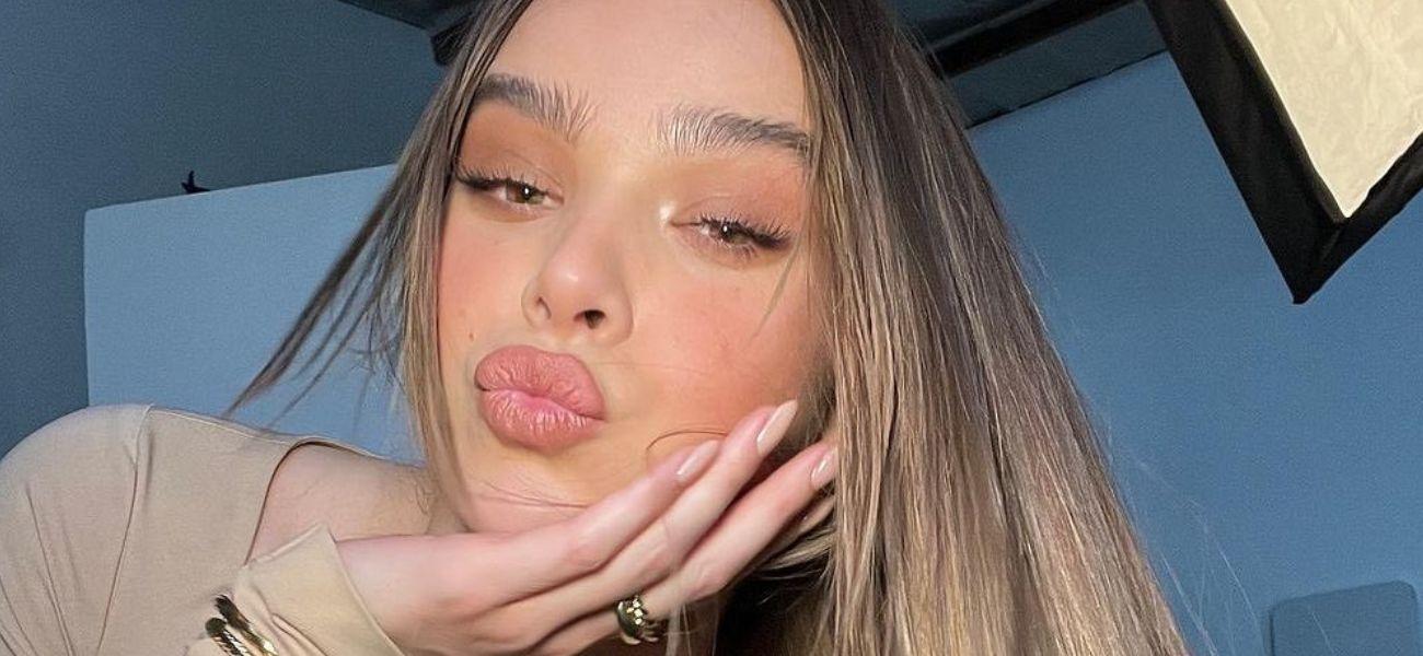 Hailee Steinfeld selfie