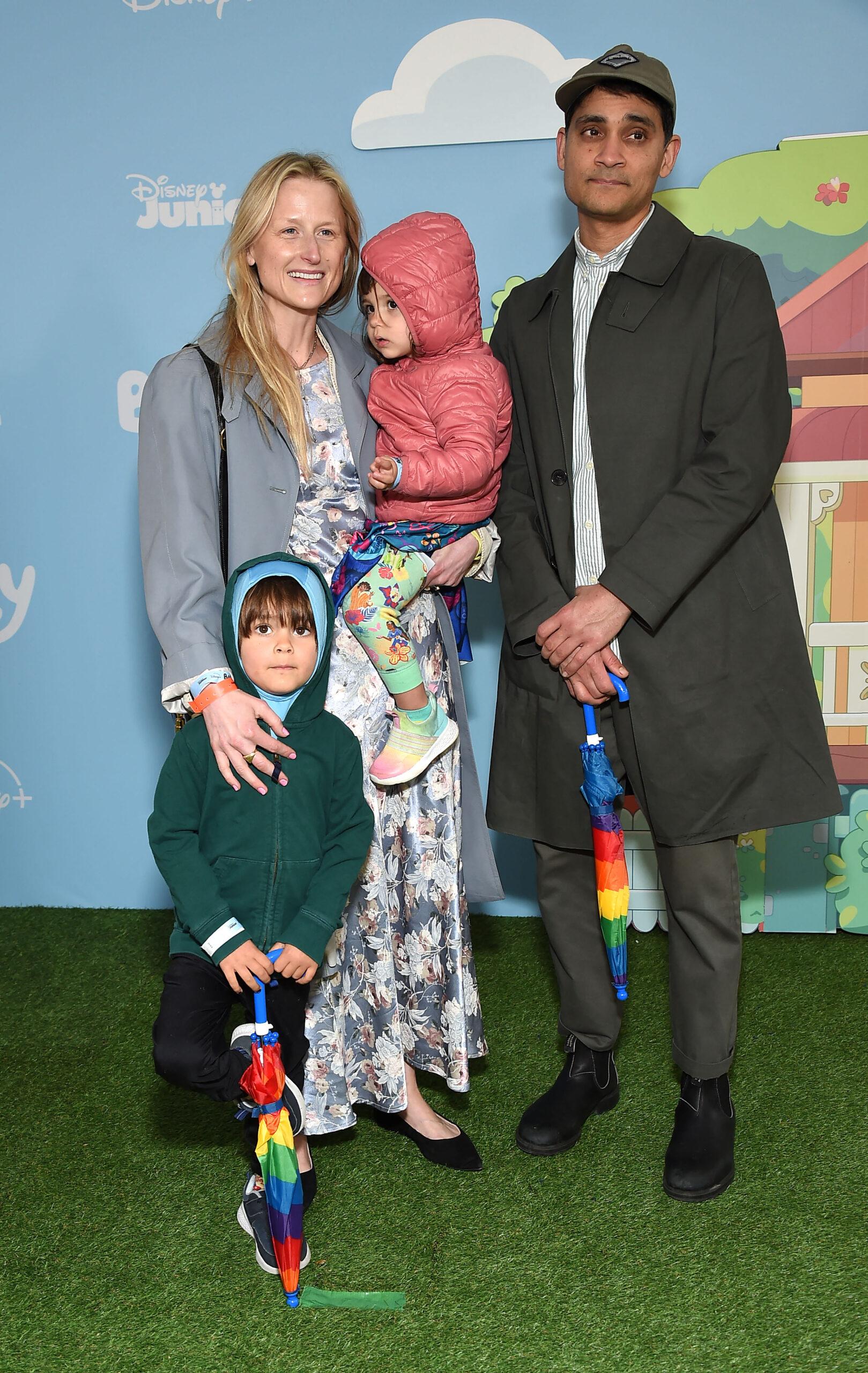 Mami Gomer and Sethi's dowry in Bluey the Sign Premiere Party