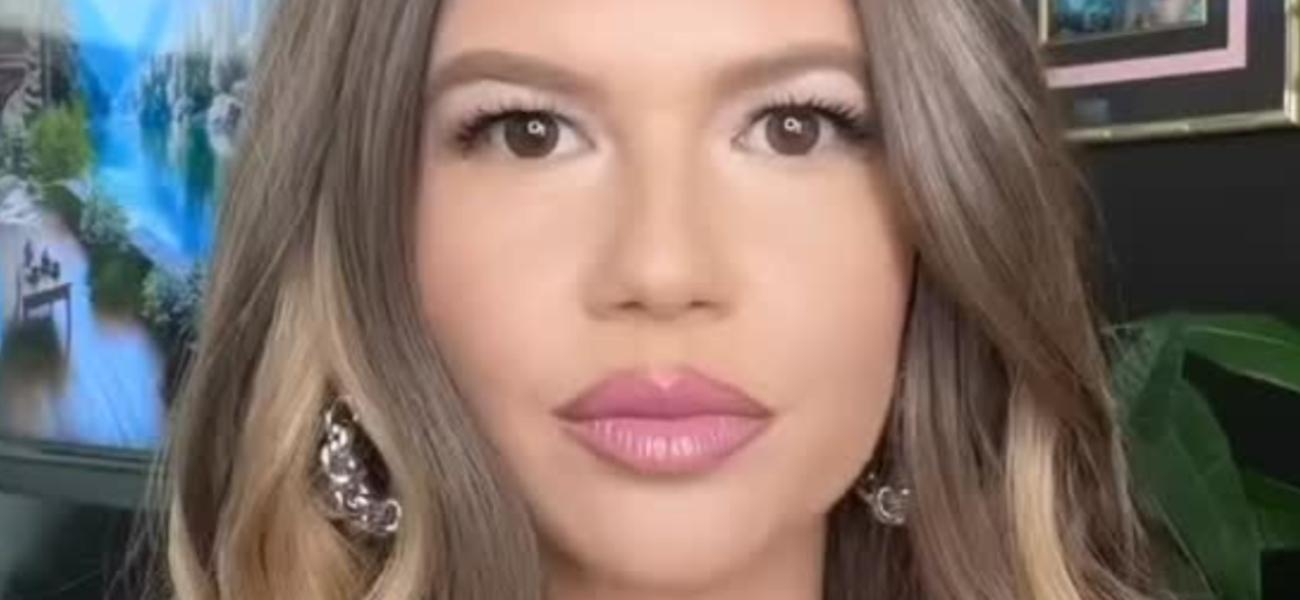 Chanel West Coast close up