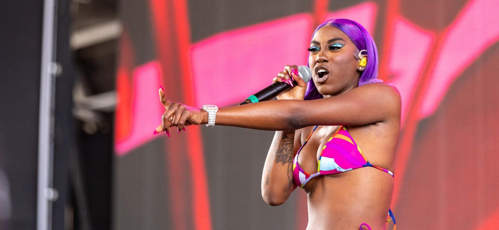 Flo Milli performing