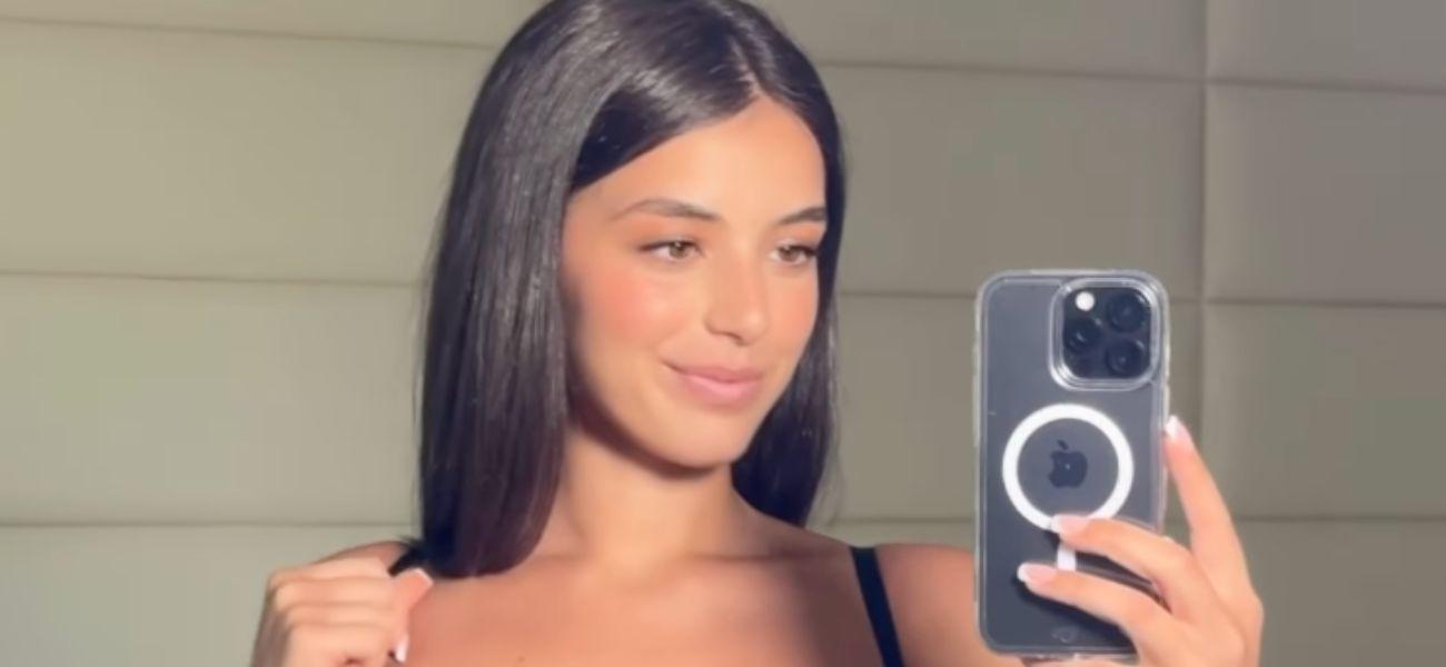 Amber Ajami mirror selfie