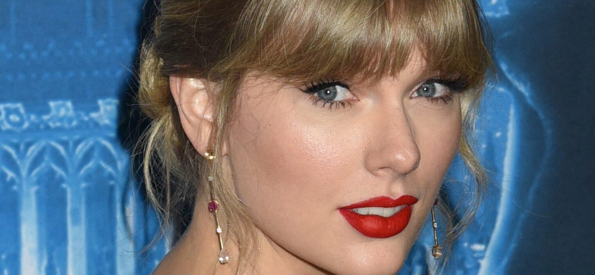 Taylor Swift at World Premiere of "CATS" in NYC