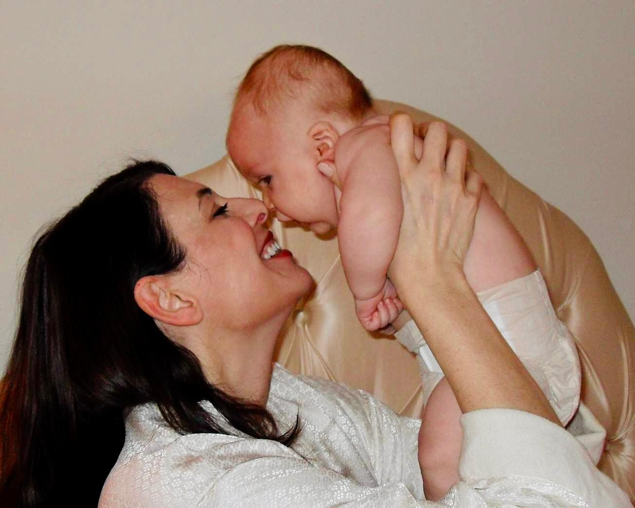 Elaina St. James e seu bebê