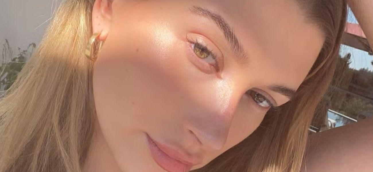 Hailey Bieber selfie