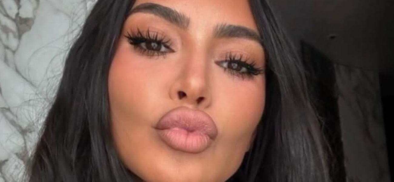 Kim Kardashian makes duck face in selfie