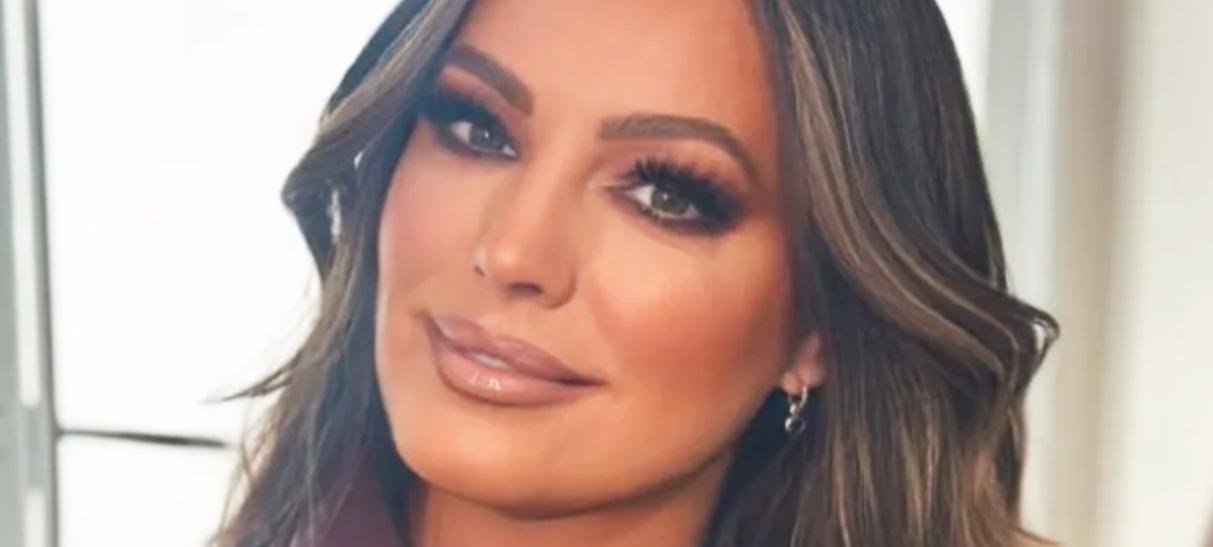 Kelly Brook close up