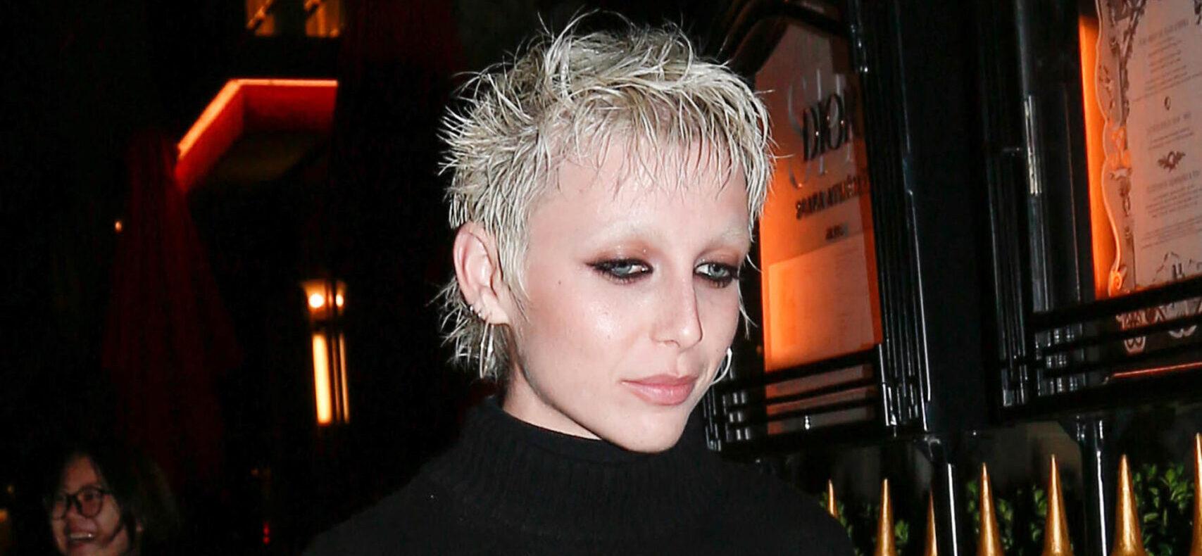 Emma Chamberlain arriving at her hotel during Paris Fashion Week