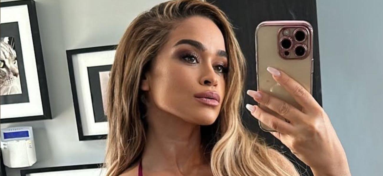 Valeria Ammirato mirror selfie