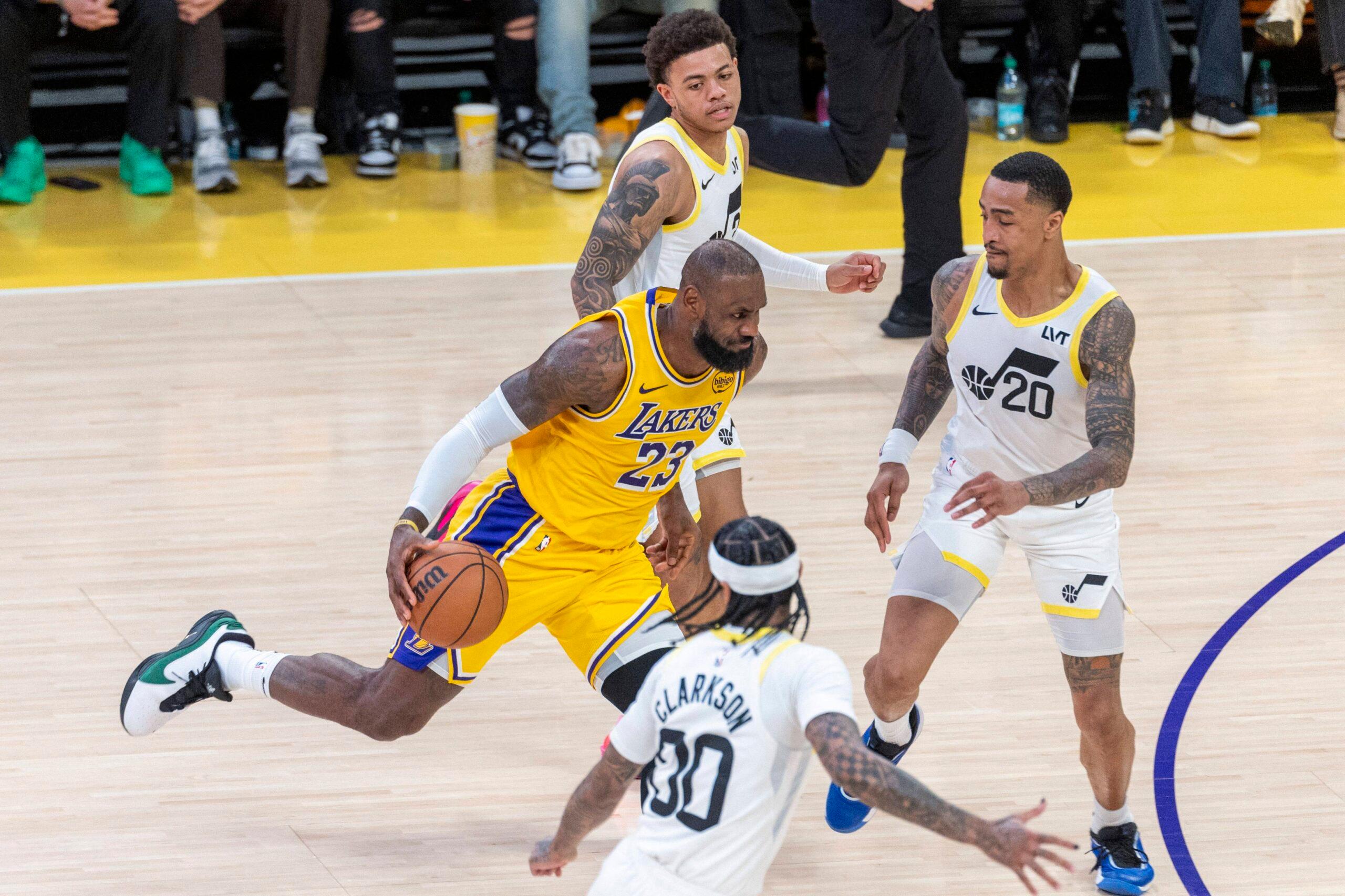 Lebron James on NBA court for the Lakers