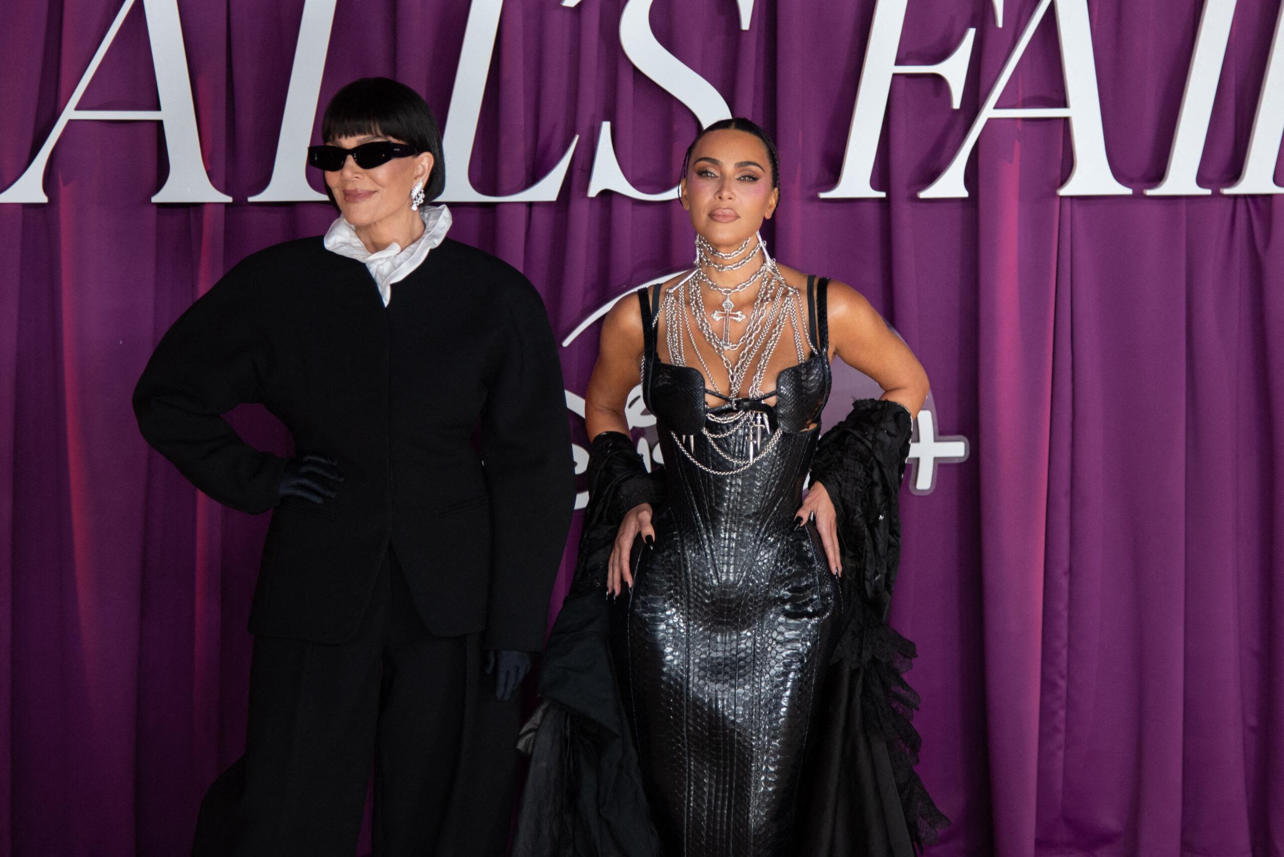 Kris Jenner y Kim Kardashian en el estreno de All's Fair en Londres