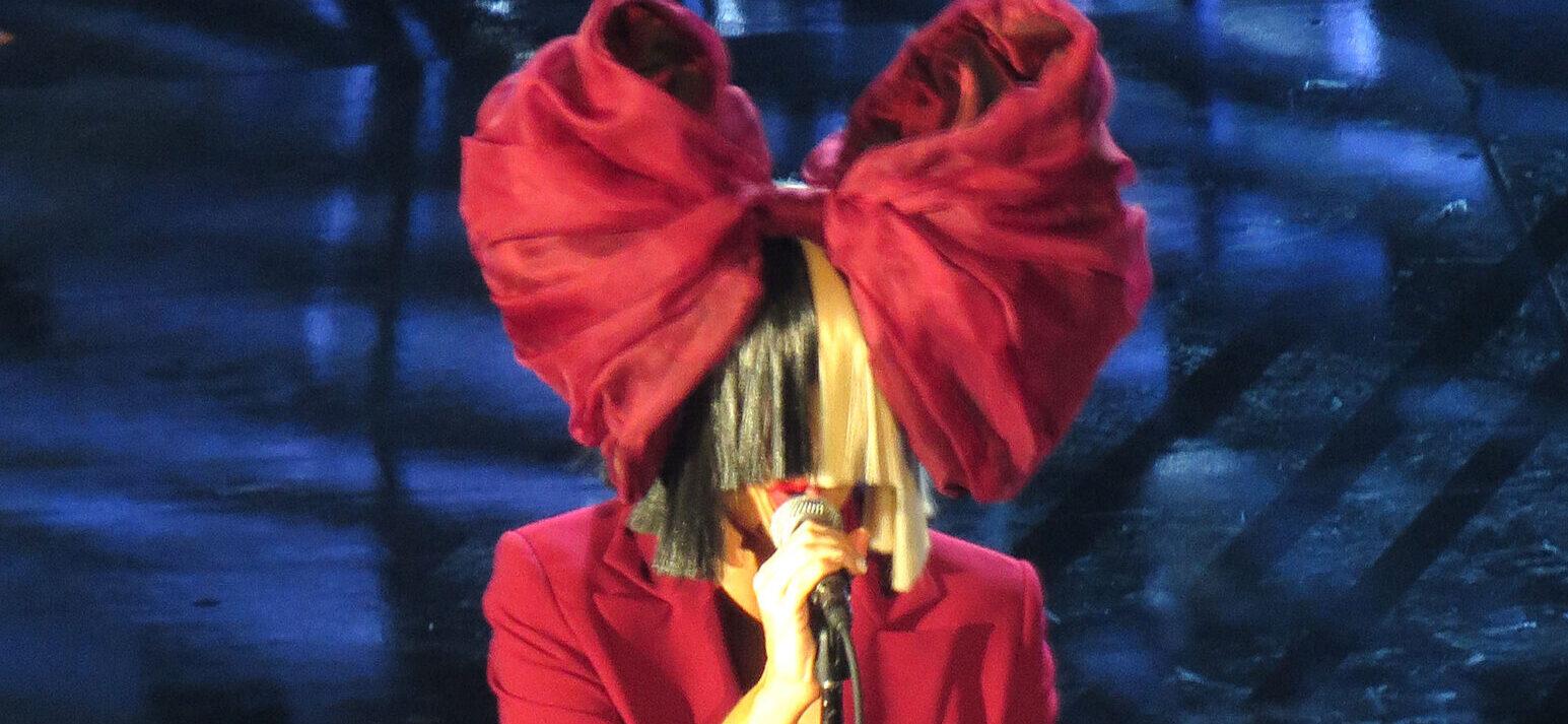 Sia looks like a christmas present as she performs at 'Shining a Light' concert in LA!