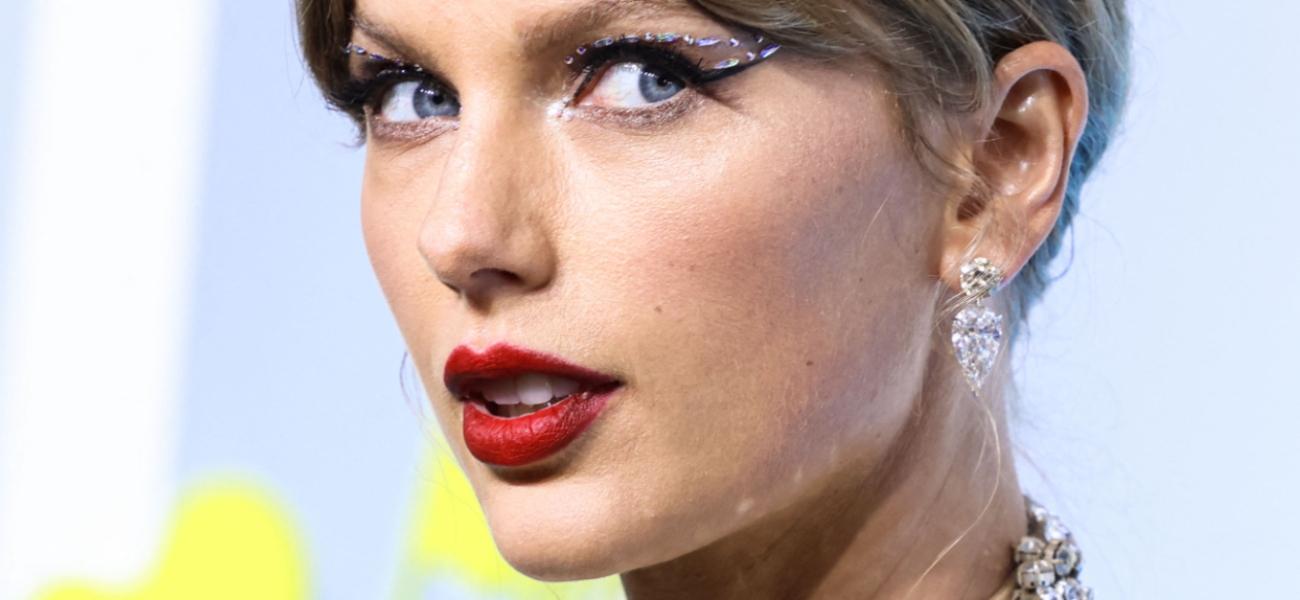 Taylor Swift close up
